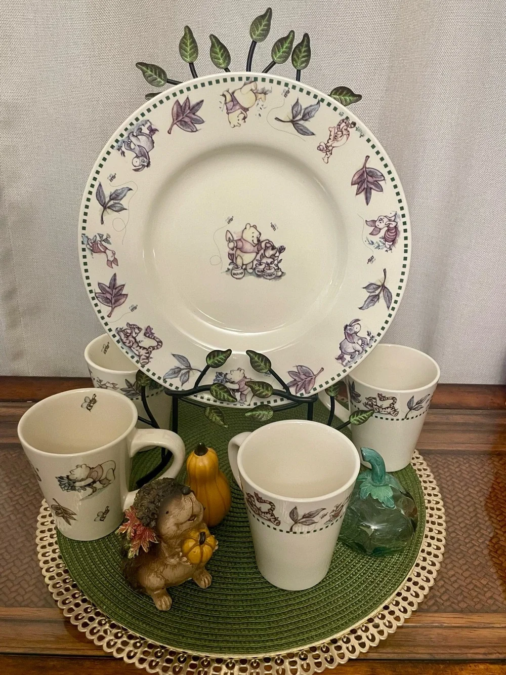 Disney Winnie the Pooh Fall/Autumn themed 100 acre woods VTG dinner plate